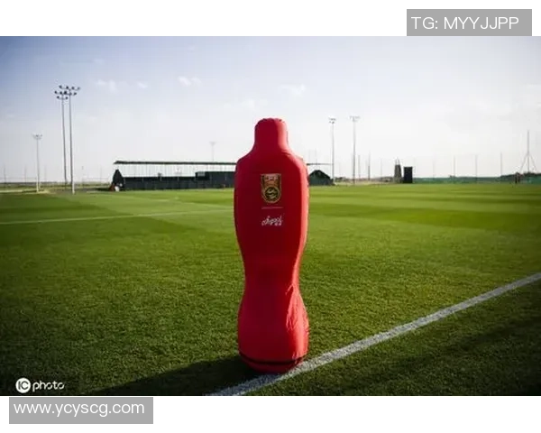 绿意盎然足球场上的闪耀之星穿绿足球鞋的球员精彩瞬间回顾